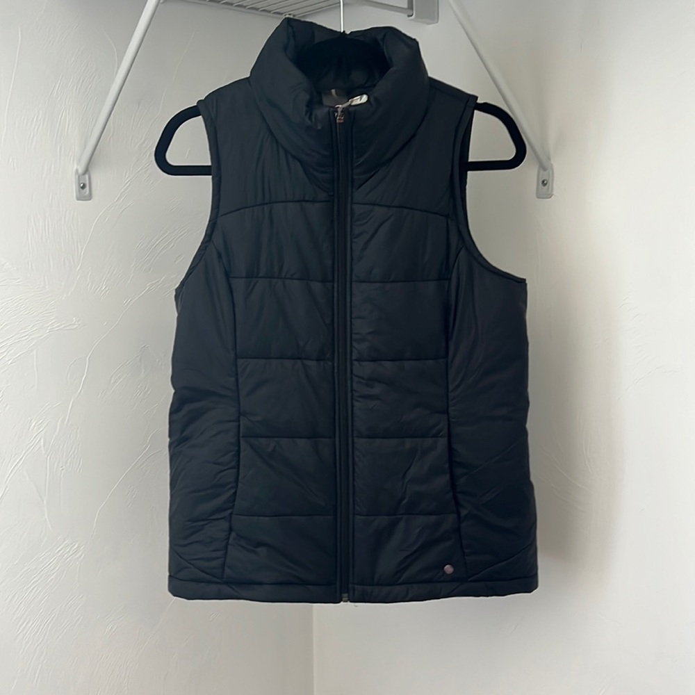 Black puff vest